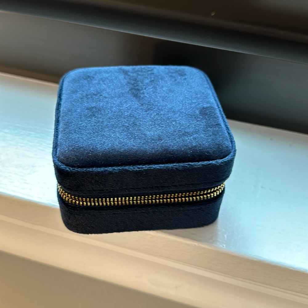 Travel jewelry case